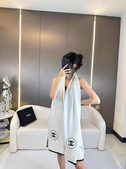 Thin velvet long scarves are a must-have item for wardrobes