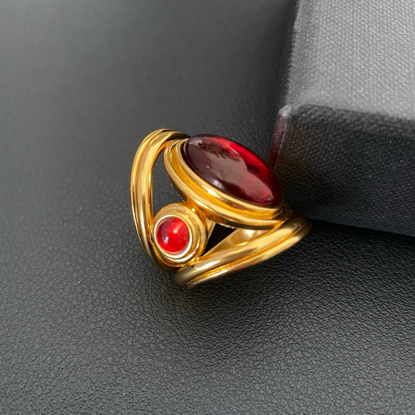 Vintage resin wide hollow ring