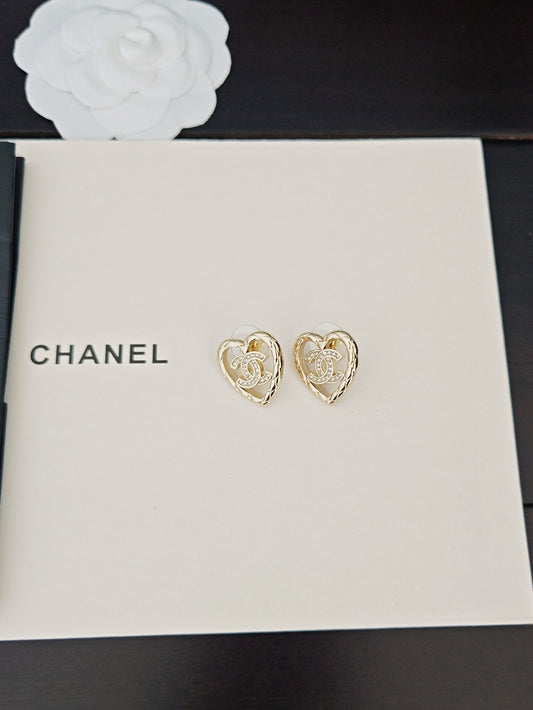 Latest model 🆕🆕 Grid hollowed out heart-shaped earrings