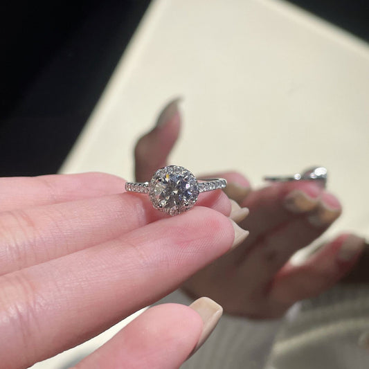 925纯银欧美风1克拉莫桑石爆闪胖东来同款戒指活口设计可调节指环