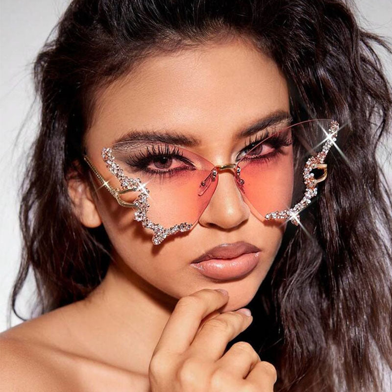 The most popular butterfly sunglasses in summer 2025. Different colors bring you different experiences, suitable for different scenes such as travel, play, party, dance, beach, shopping, etc.