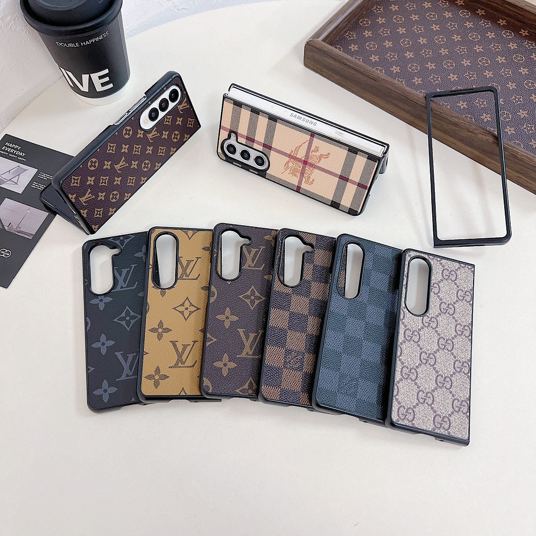 Retro Fashion Embossed Fold Case
