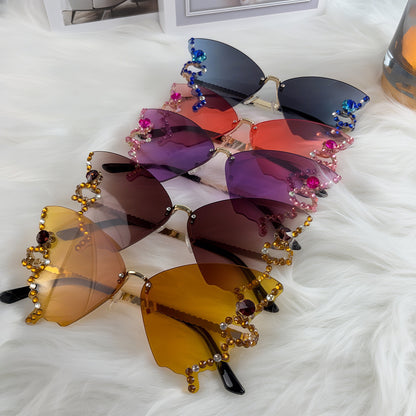 The most popular butterfly sunglasses in summer 2025. Different colors bring you different experiences, suitable for different scenes such as travel, play, party, dance, beach, shopping, etc.