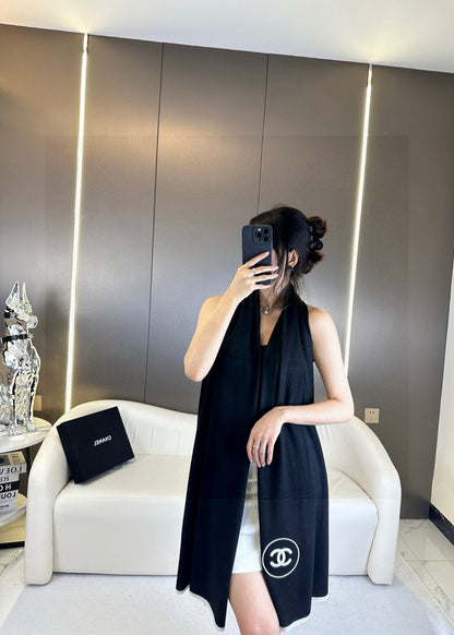 Thin velvet long scarves are a must-have item for wardrobes