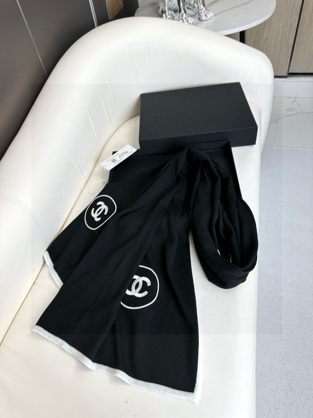 Thin velvet long scarves are a must-have item for wardrobes