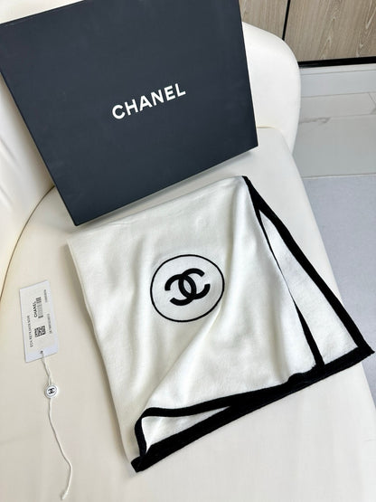 Thin velvet long scarves are a must-have item for wardrobes