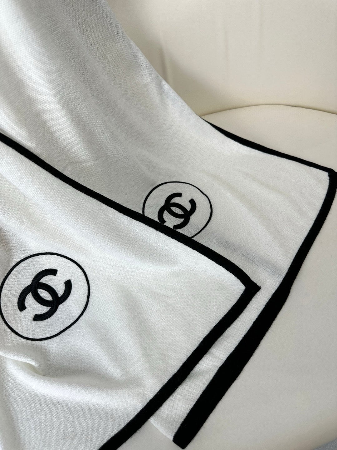 Thin velvet long scarves are a must-have item for wardrobes