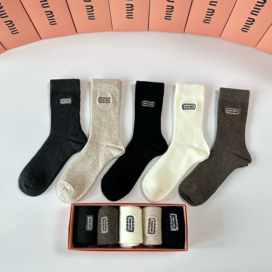 New cashmere embroidery medium long tube stacking socks