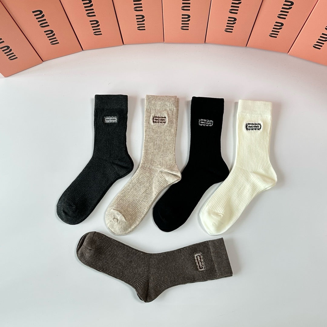New cashmere embroidery medium long tube stacking socks