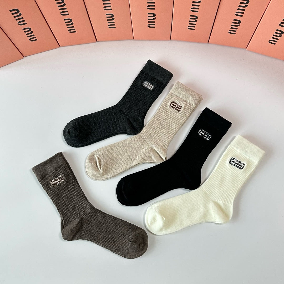 New cashmere embroidery medium long tube stacking socks