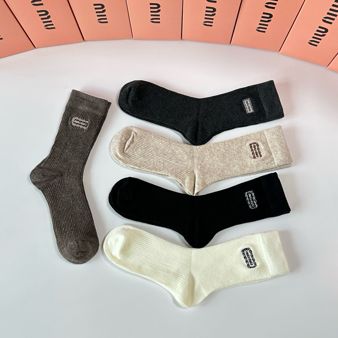 New cashmere embroidery medium long tube stacking socks