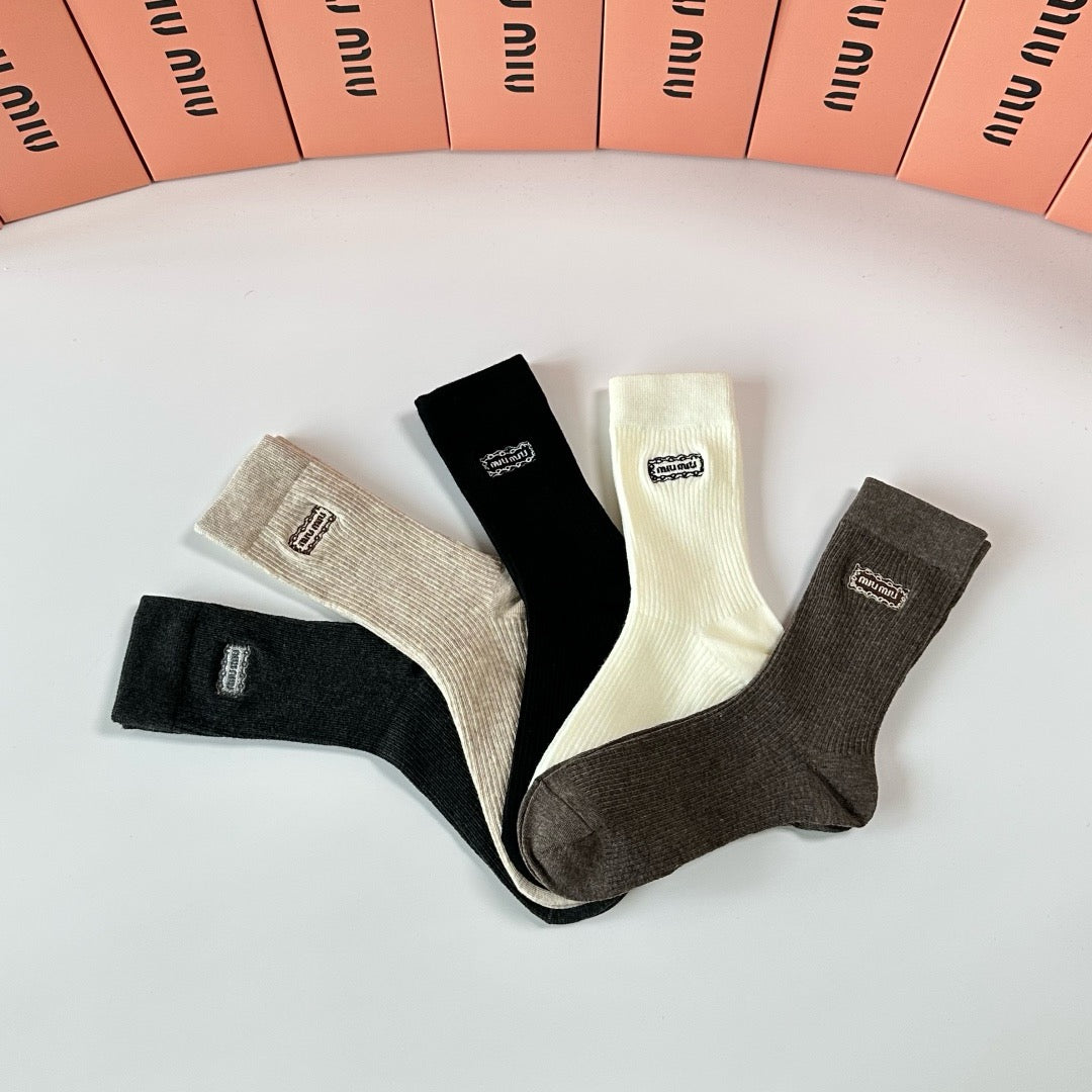 New cashmere embroidery medium long tube stacking socks