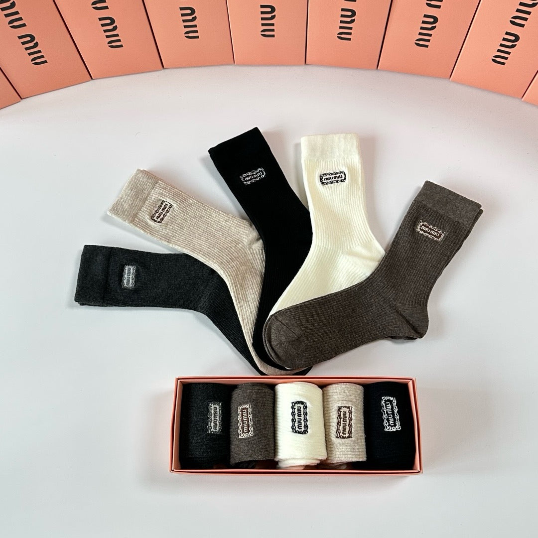 New cashmere embroidery medium long tube stacking socks