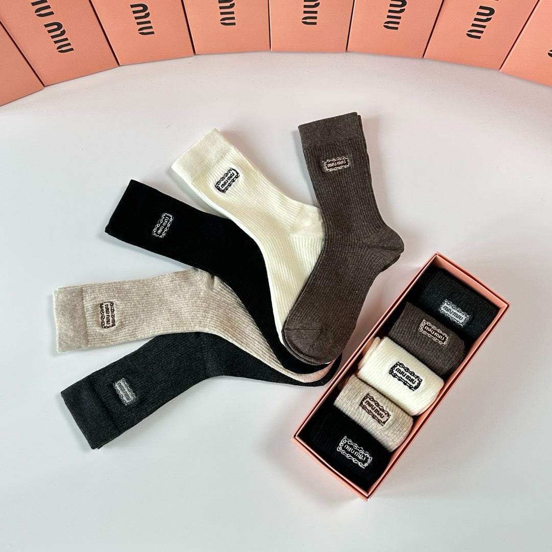 New cashmere embroidery medium long tube stacking socks