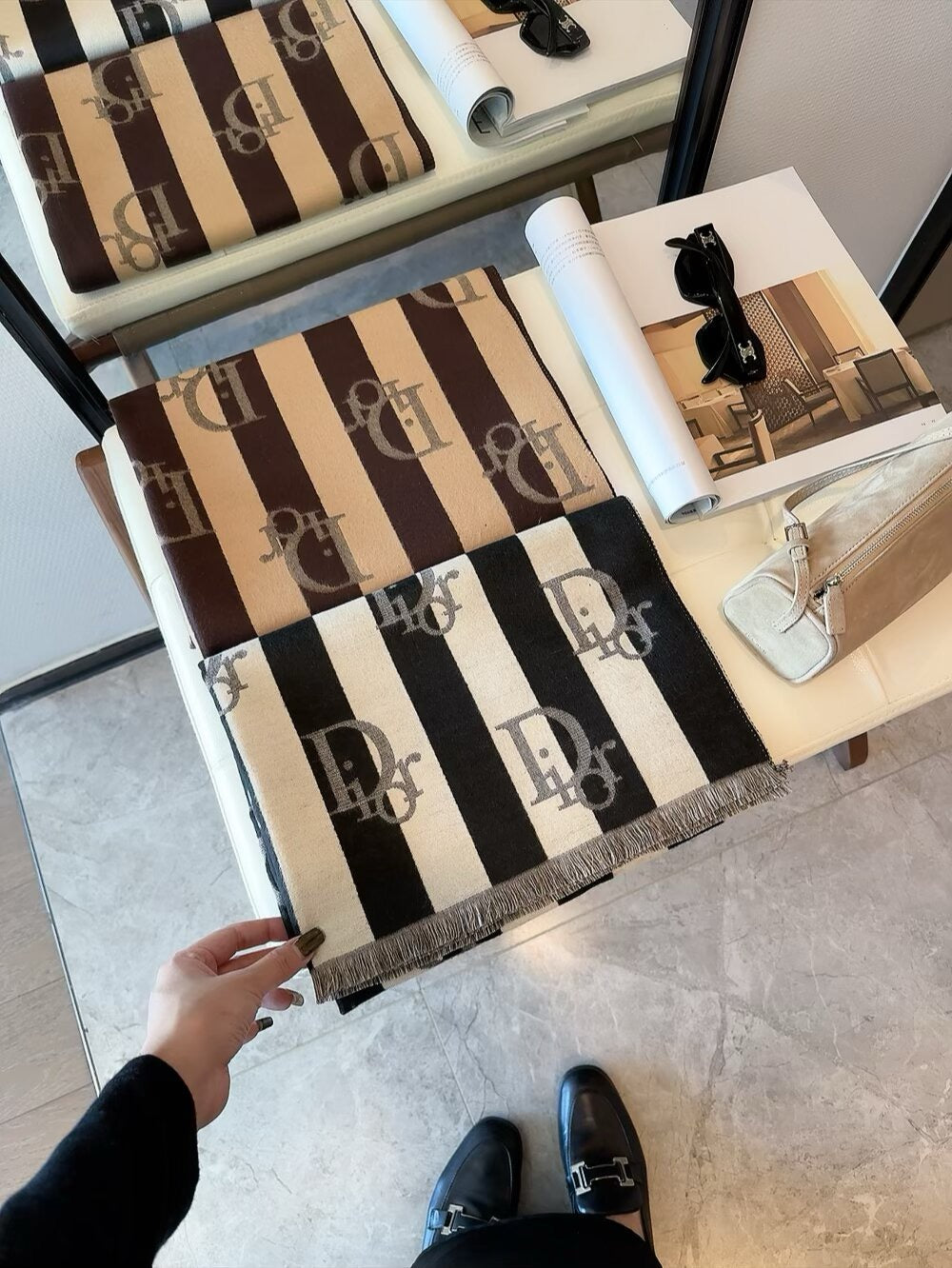 This year, a new style of rattan patterned cashmere scarf has been released