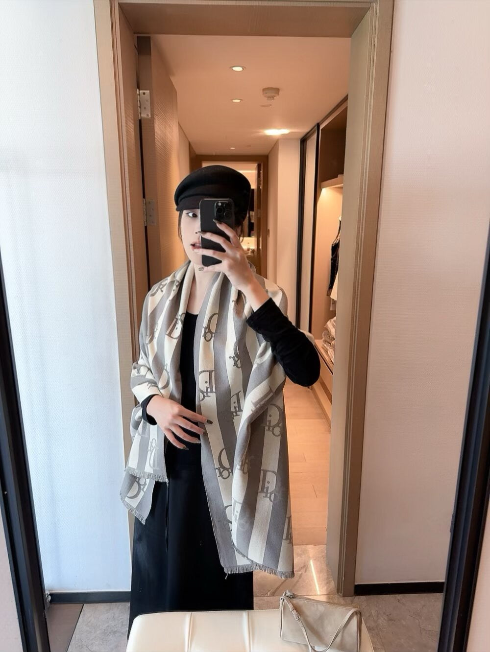 This year, a new style of rattan patterned cashmere scarf has been released