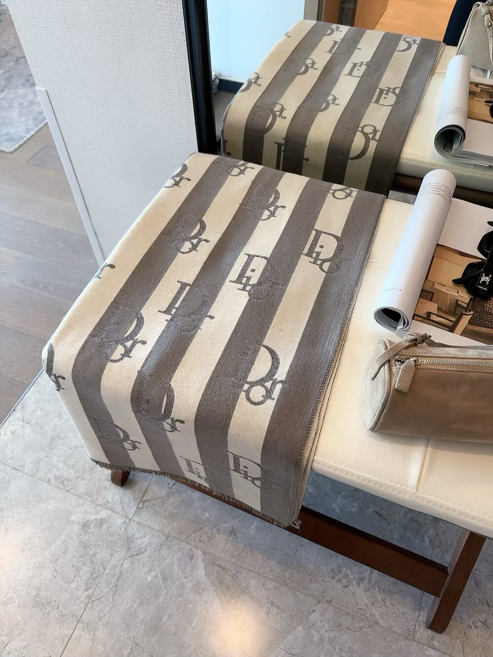 This year, a new style of rattan patterned cashmere scarf has been released