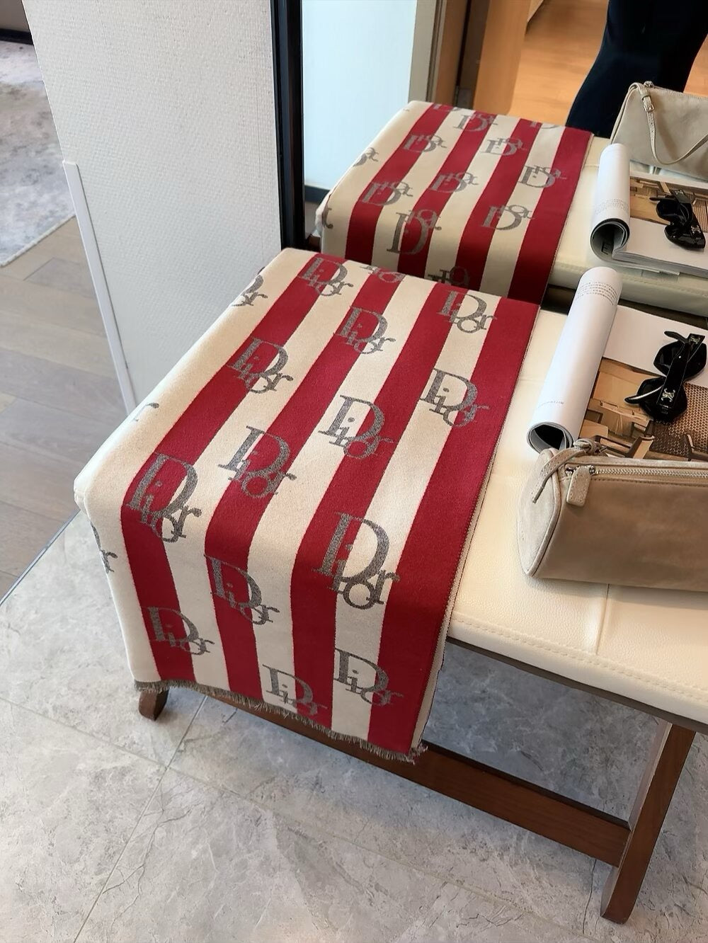 This year, a new style of rattan patterned cashmere scarf has been released