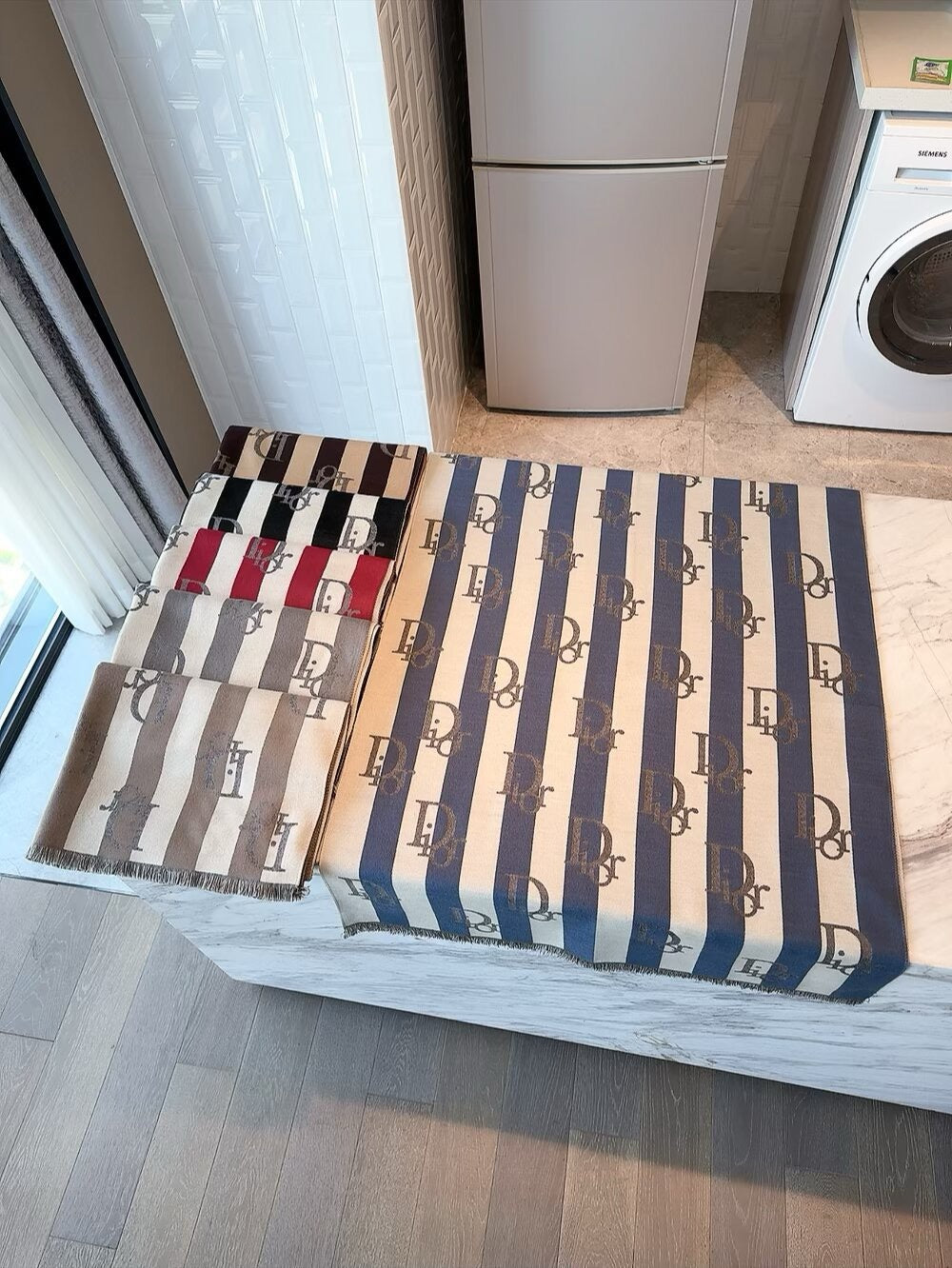 This year, a new style of rattan patterned cashmere scarf has been released