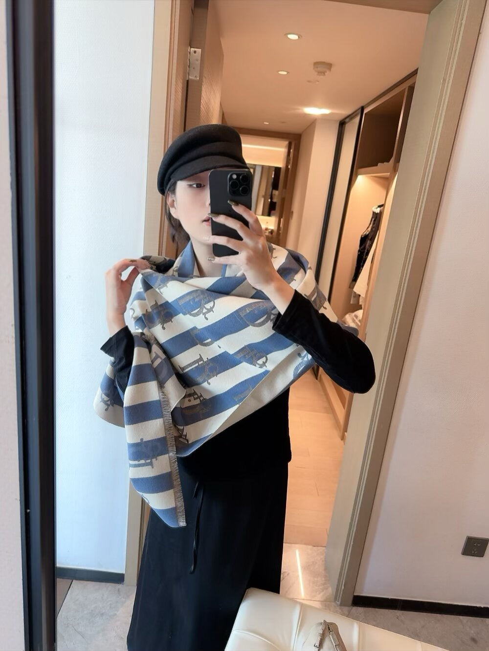 This year, a new style of rattan patterned cashmere scarf has been released