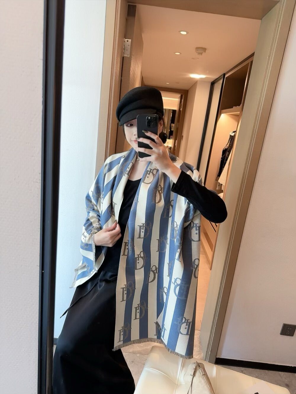 This year, a new style of rattan patterned cashmere scarf has been released