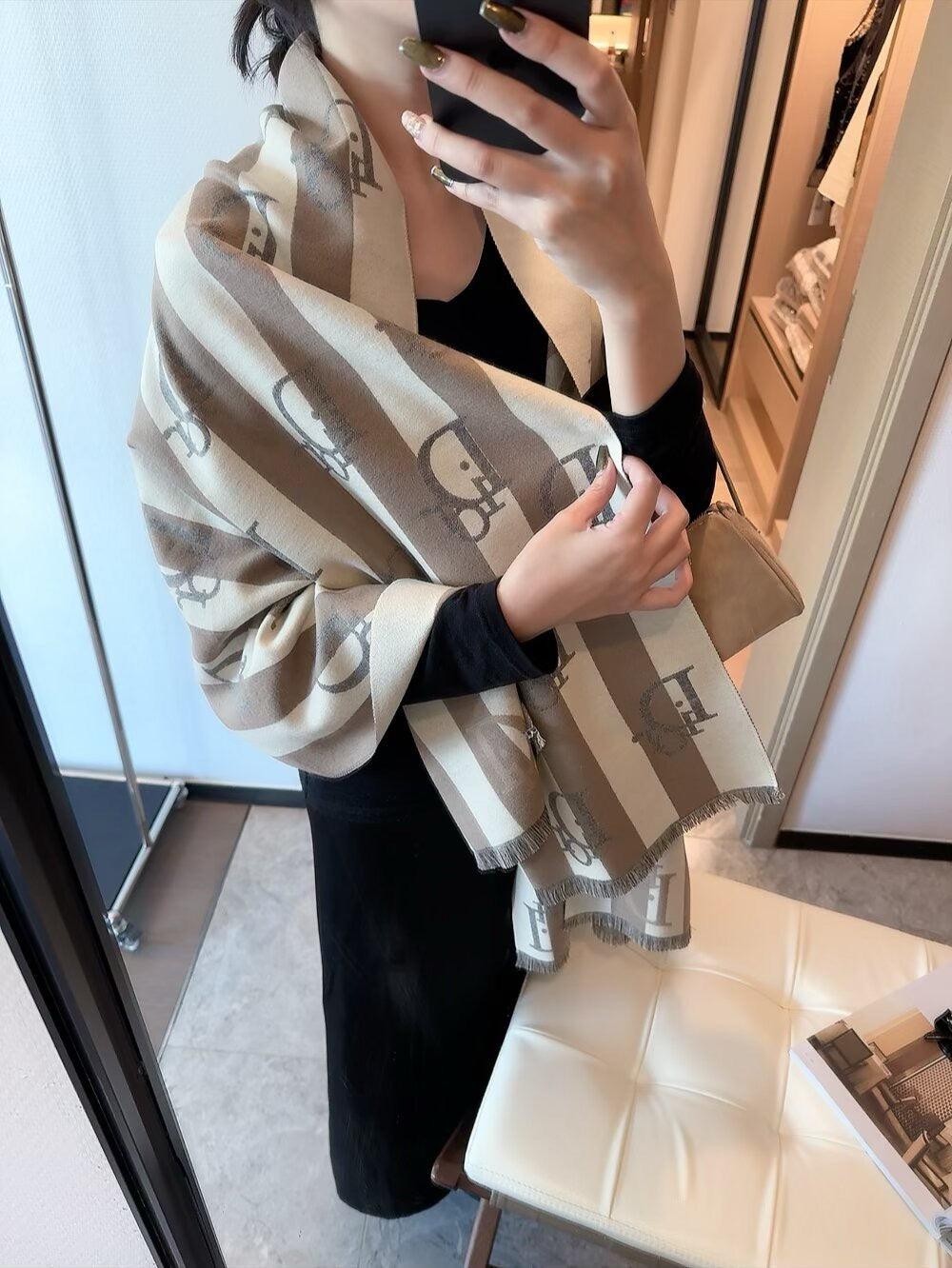 This year, a new style of rattan patterned cashmere scarf has been released