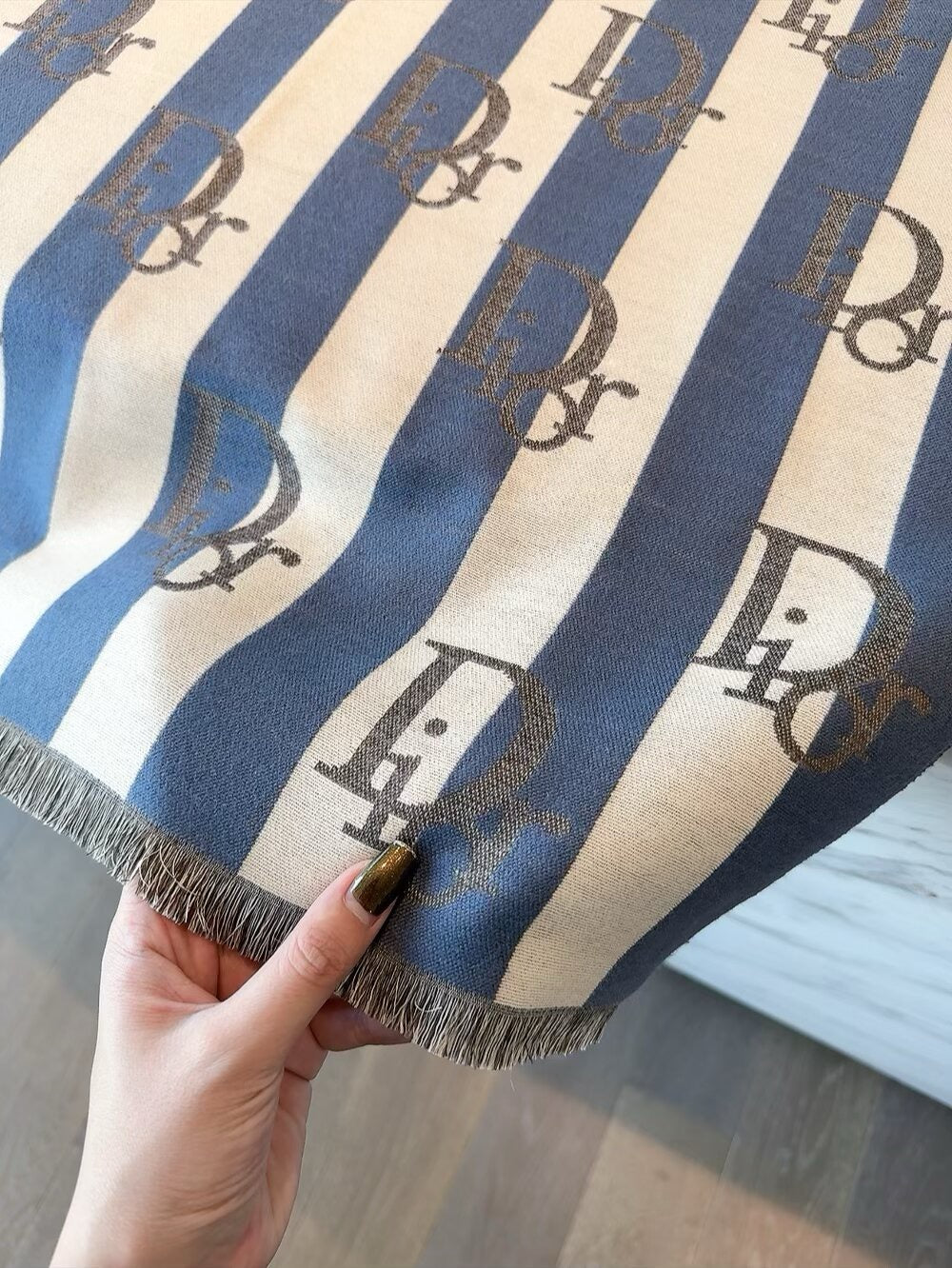 This year, a new style of rattan patterned cashmere scarf has been released