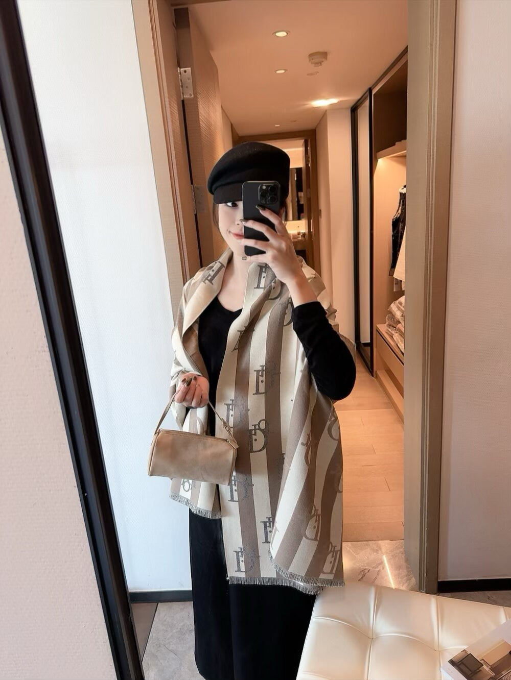 This year, a new style of rattan patterned cashmere scarf has been released