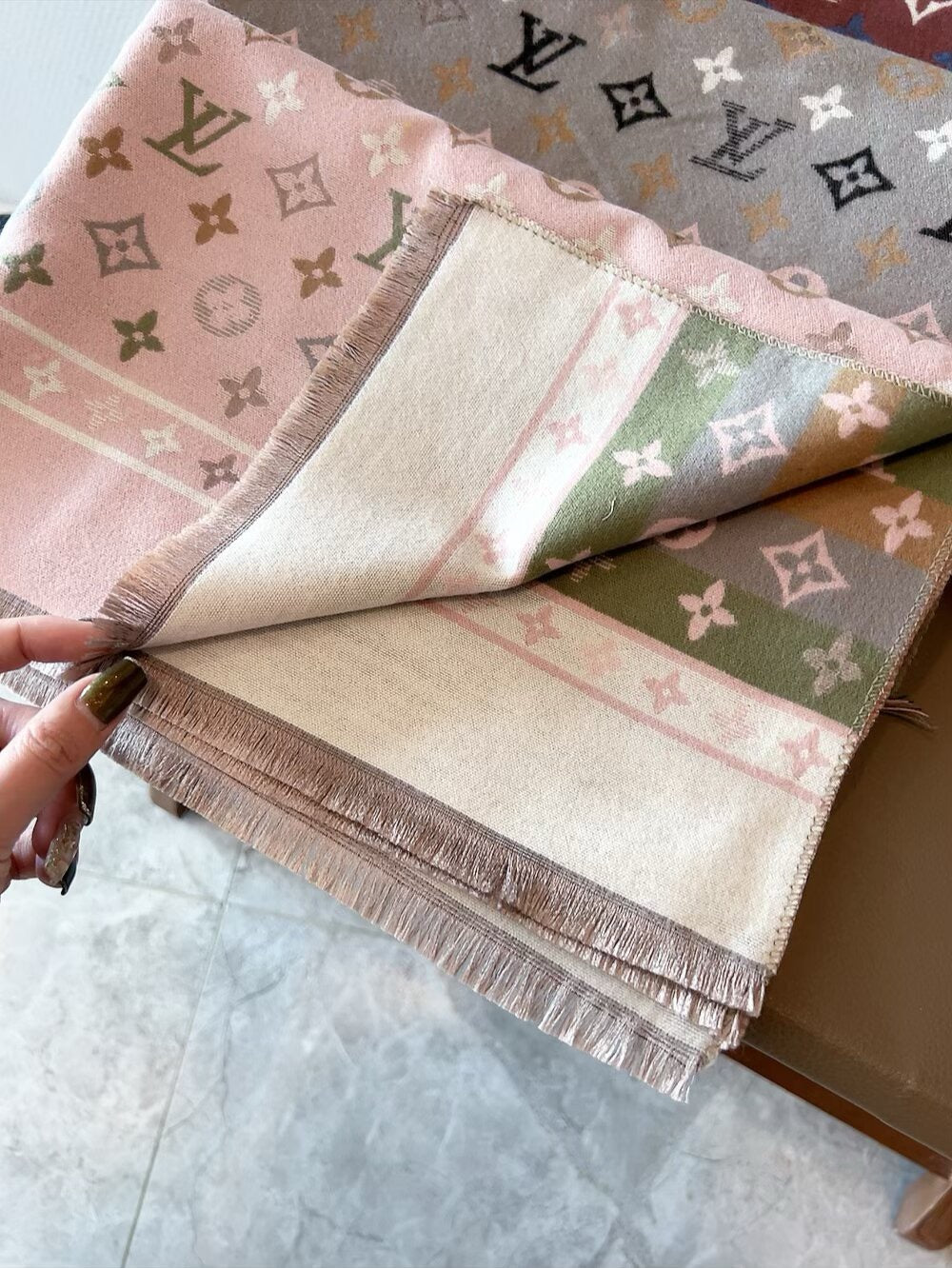 Cashmere baby feels comfortable to the touch and can be used all year round