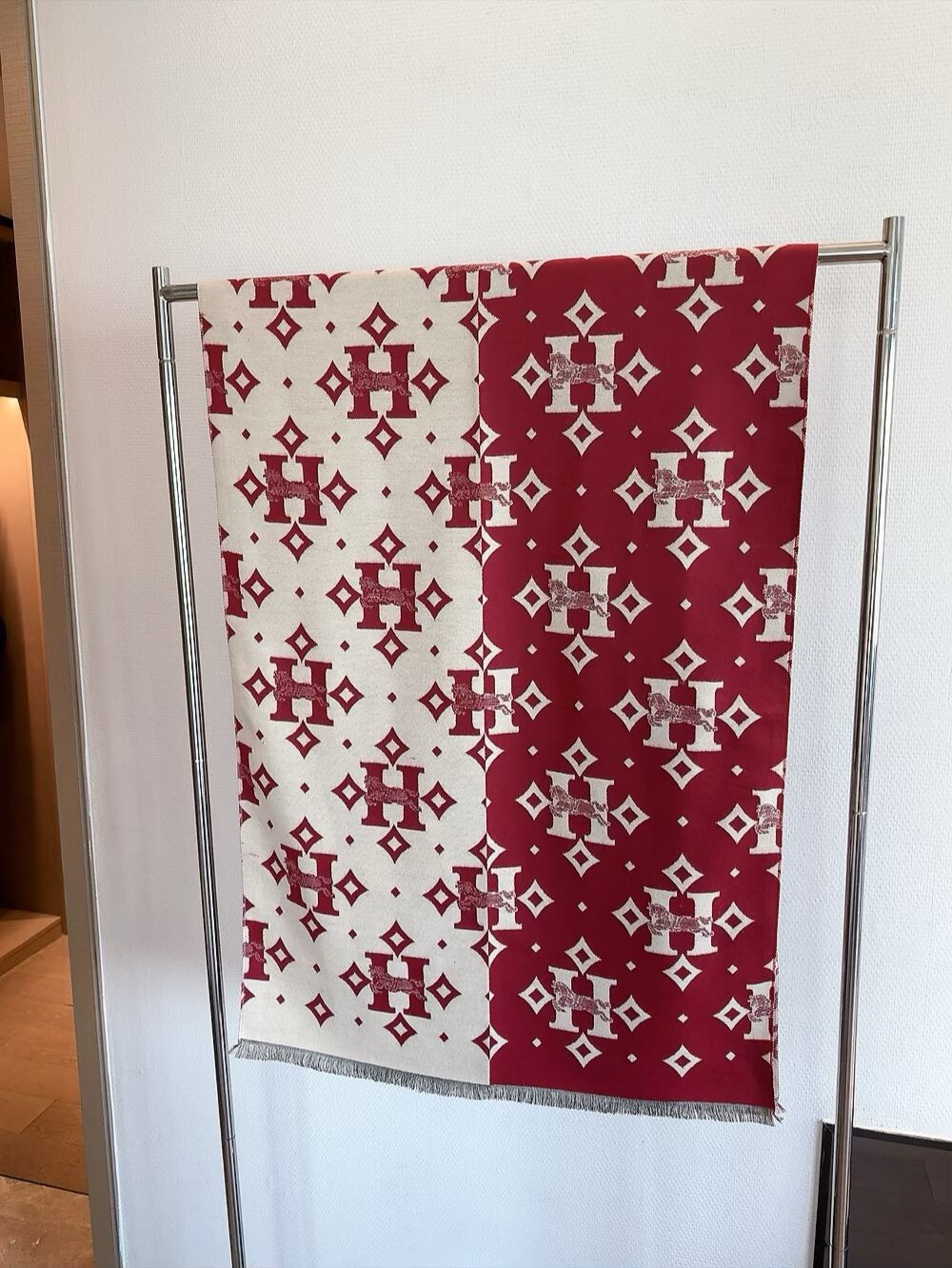 Up to new! 2025 autumn and winter men's and women's synchronized counter, high-end cashmere knitted scarf!