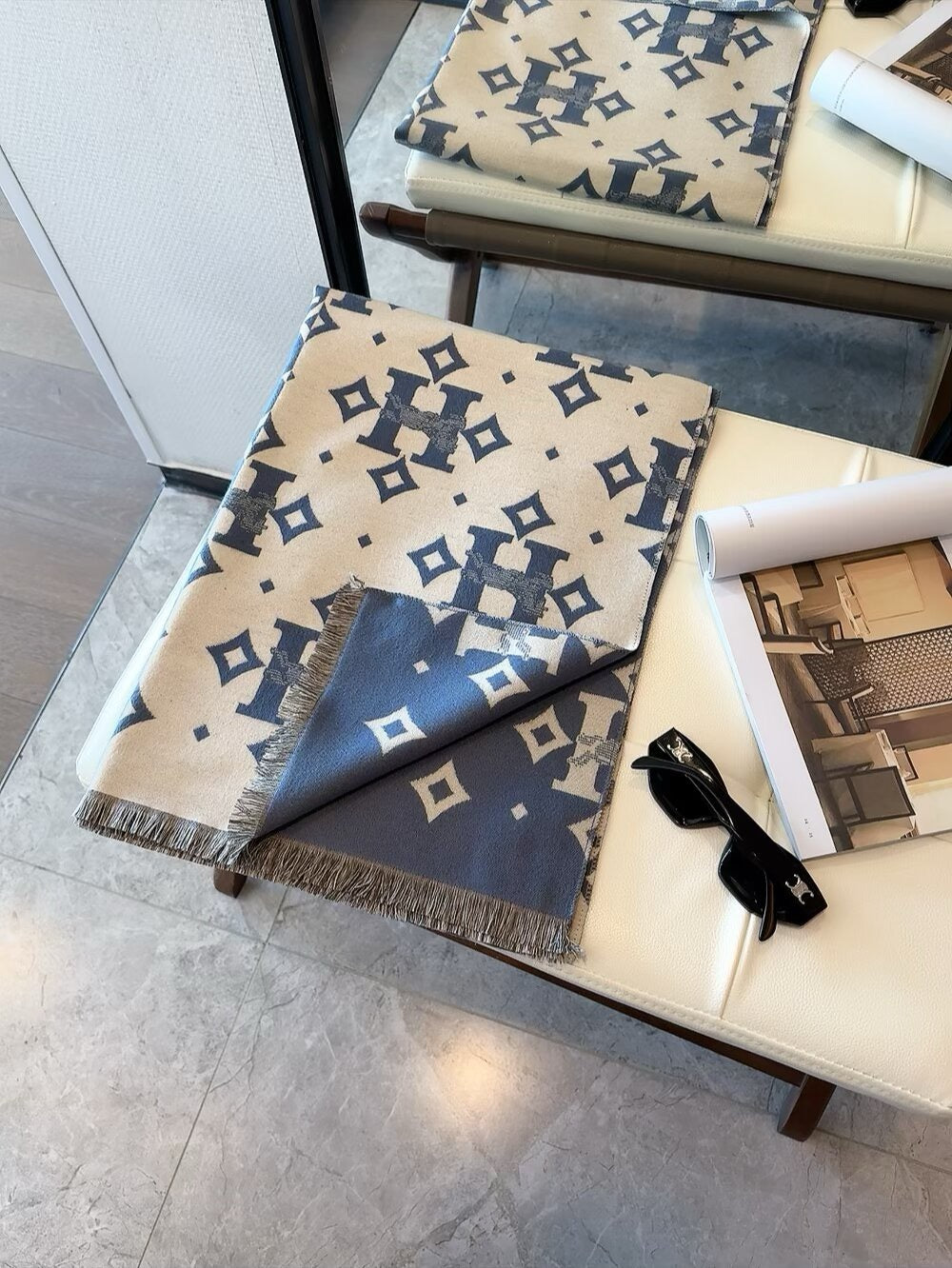 Up to new! 2025 autumn and winter men's and women's synchronized counter, high-end cashmere knitted scarf!