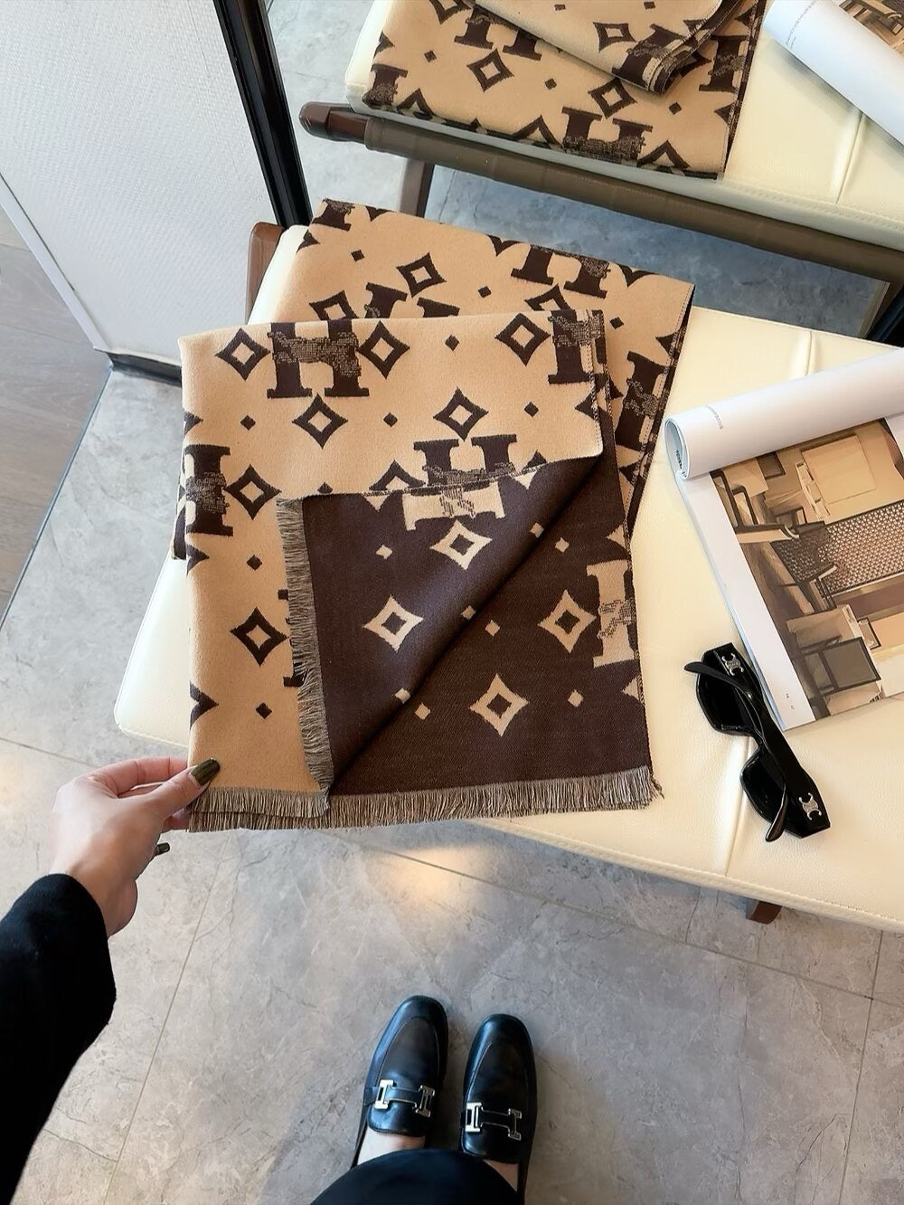 Up to new! 2025 autumn and winter men's and women's synchronized counter, high-end cashmere knitted scarf!