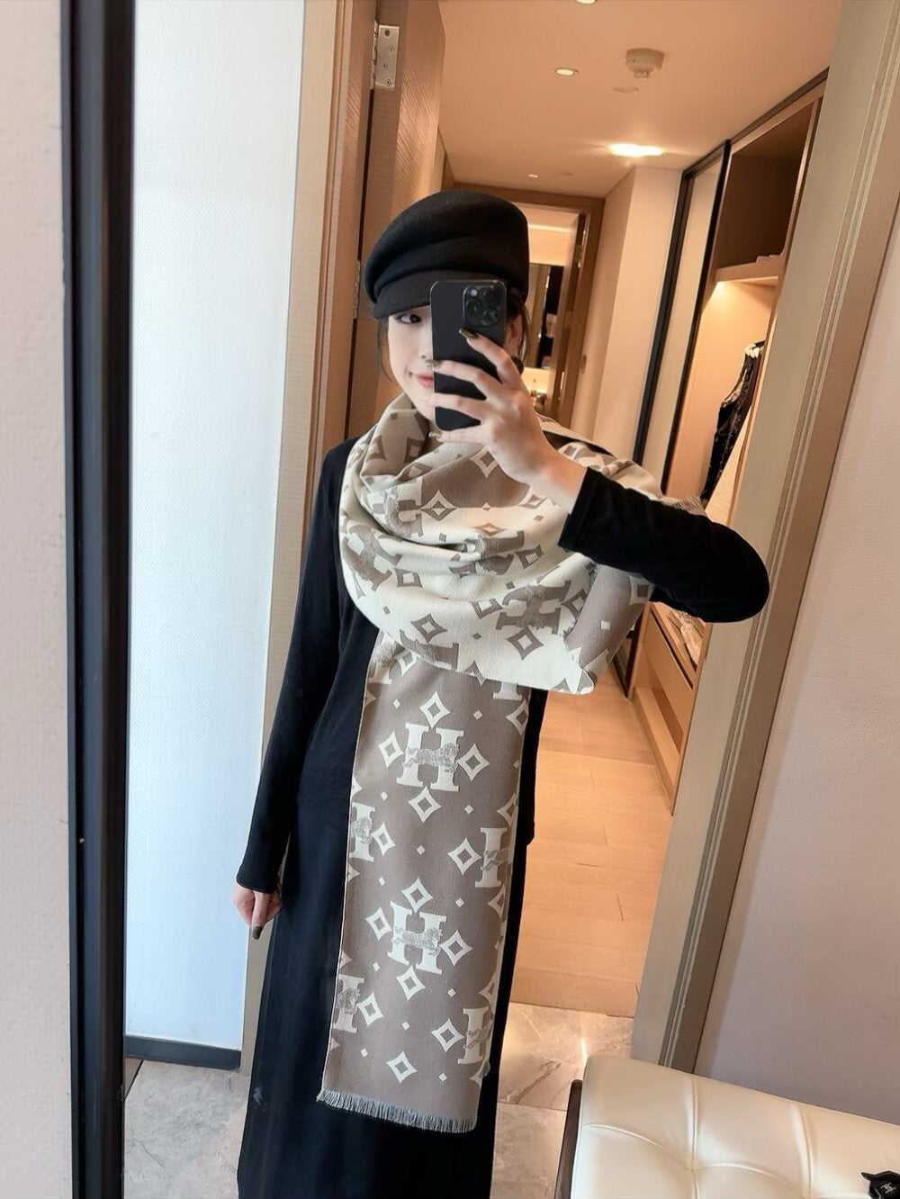 Up to new! 2025 autumn and winter men's and women's synchronized counter, high-end cashmere knitted scarf!