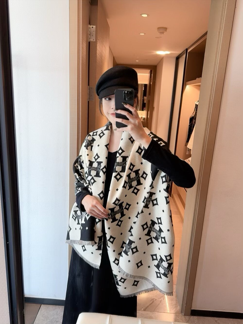 Up to new! 2025 autumn and winter men's and women's synchronized counter, high-end cashmere knitted scarf!