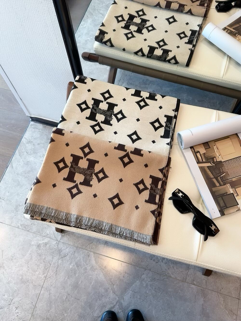 Up to new! 2025 autumn and winter men's and women's synchronized counter, high-end cashmere knitted scarf!