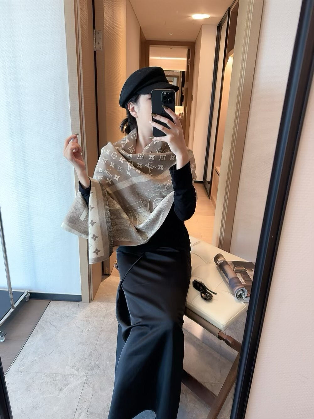 The lock edges of silk and wool long scarves are specially designed