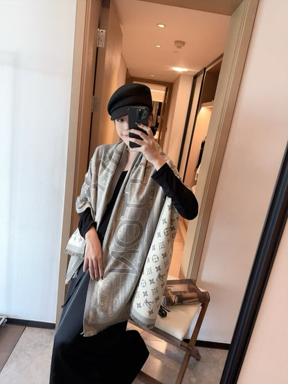 The lock edges of silk and wool long scarves are specially designed