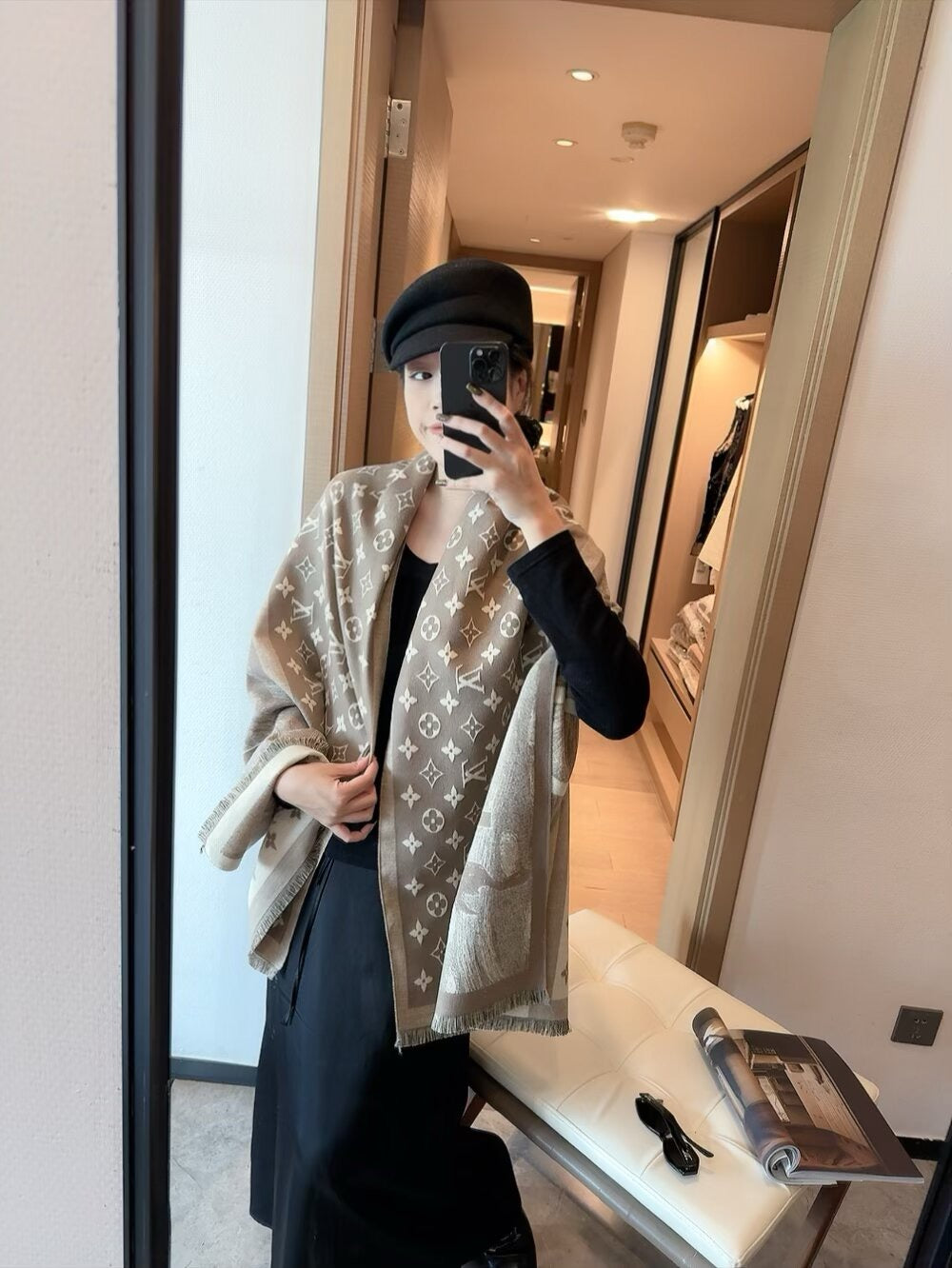 The lock edges of silk and wool long scarves are specially designed