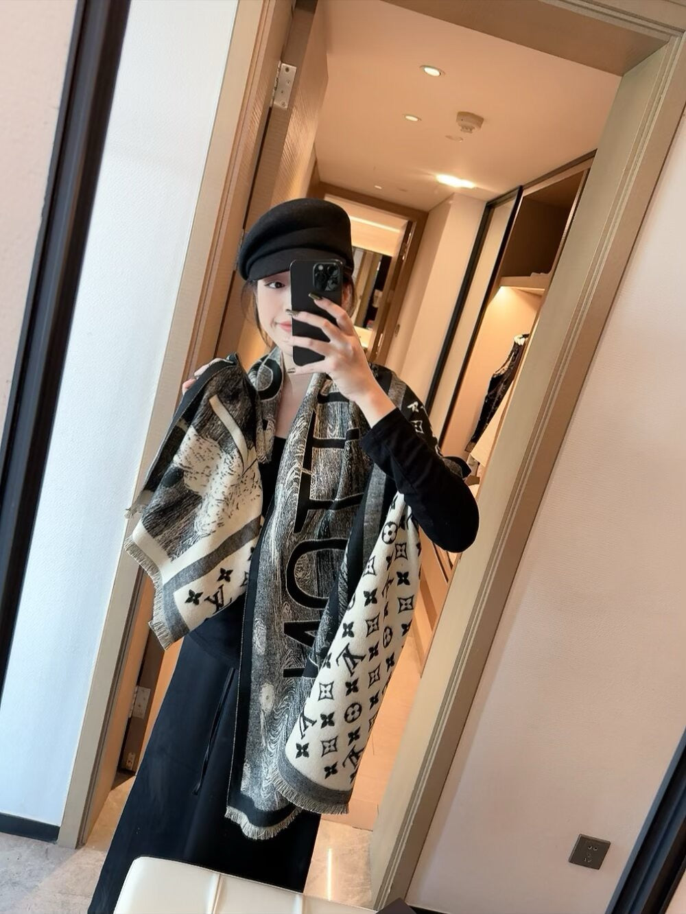 The lock edges of silk and wool long scarves are specially designed