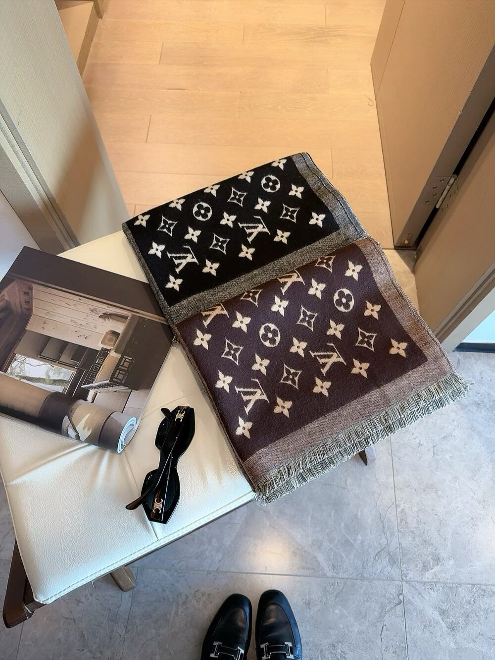 The lock edges of silk and wool long scarves are specially designed