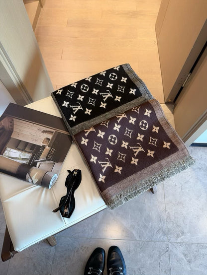 The lock edges of silk and wool long scarves are specially designed