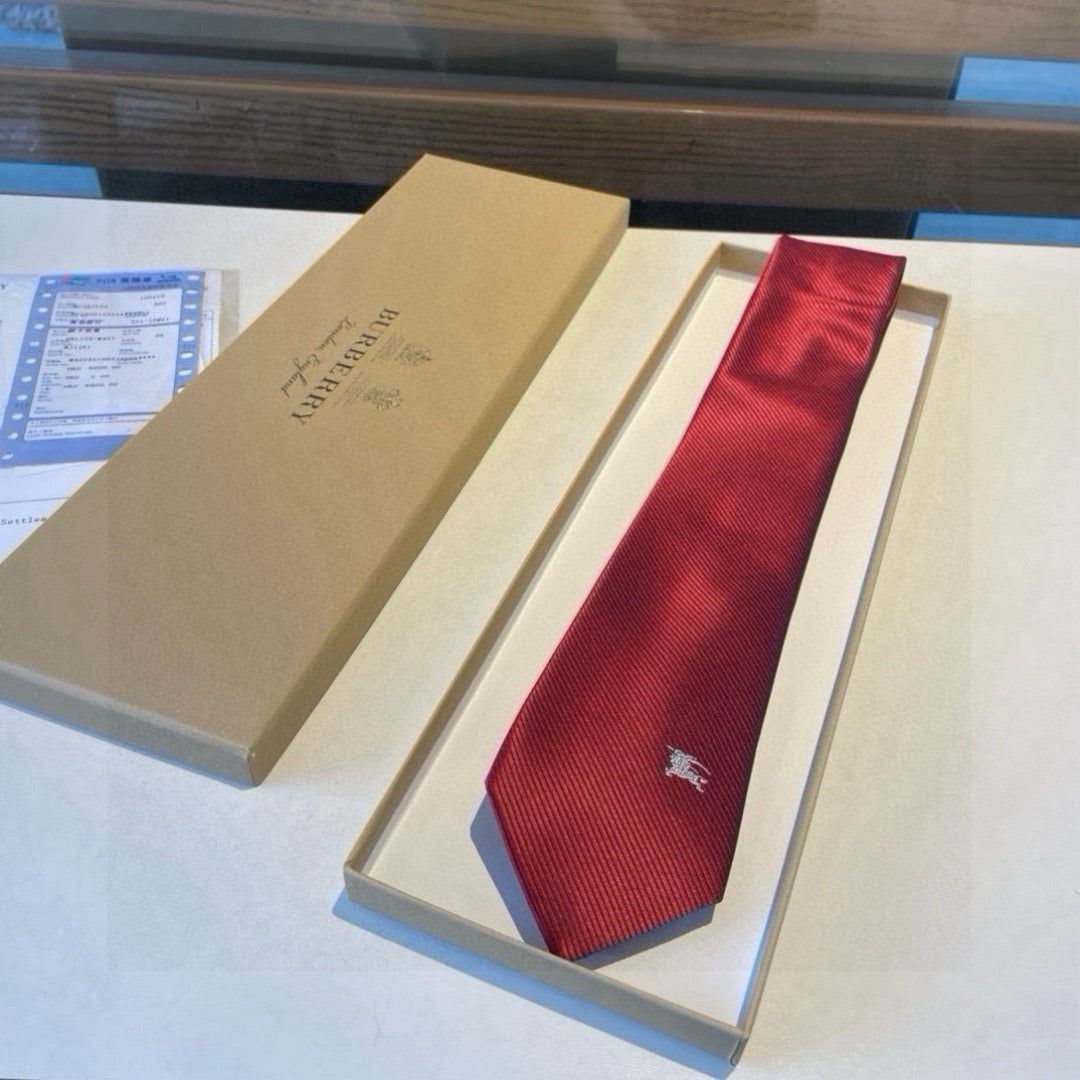 👔👔 Tie showcases exquisite craftsmanship and fashionable elegance