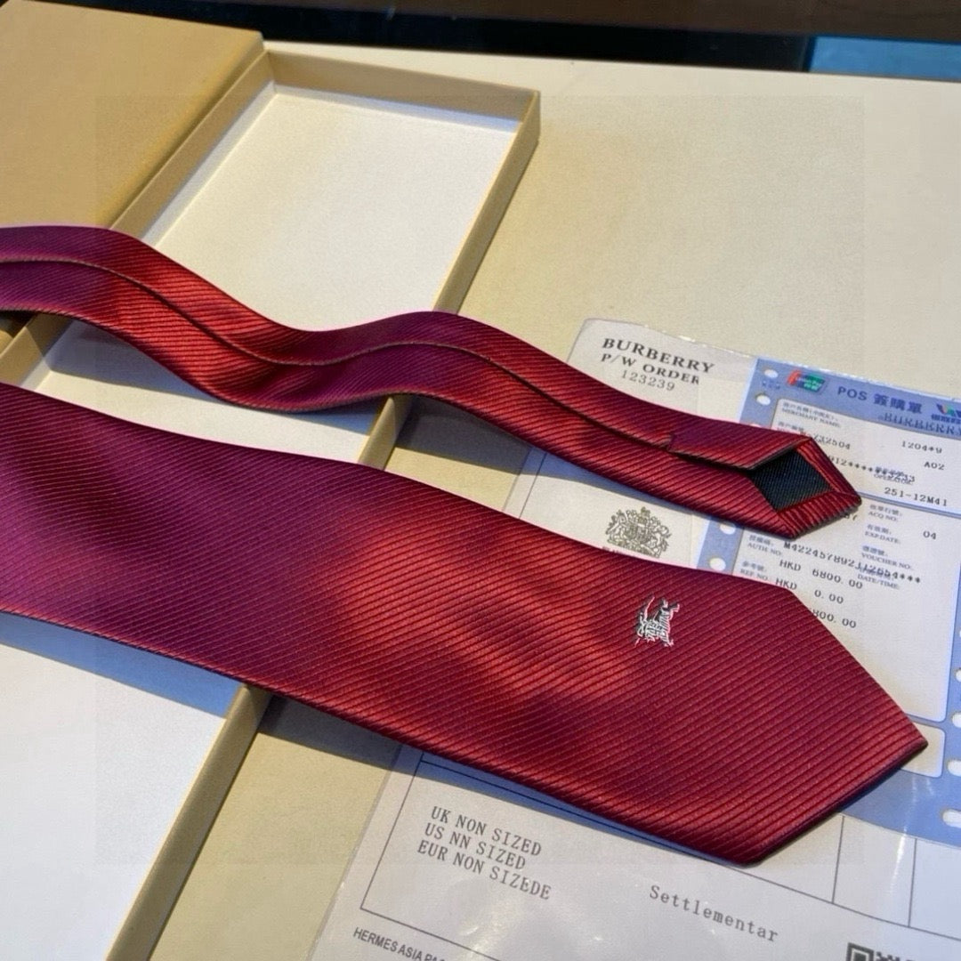 👔👔 Tie showcases exquisite craftsmanship and fashionable elegance