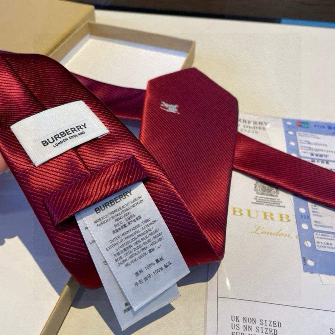 👔👔 Tie showcases exquisite craftsmanship and fashionable elegance