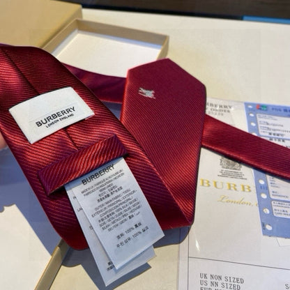 👔👔 Tie showcases exquisite craftsmanship and fashionable elegance