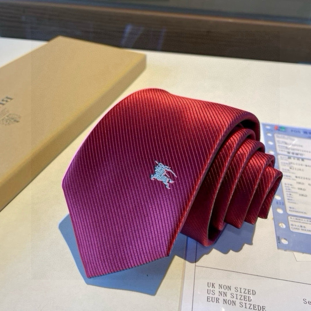 👔👔 Tie showcases exquisite craftsmanship and fashionable elegance