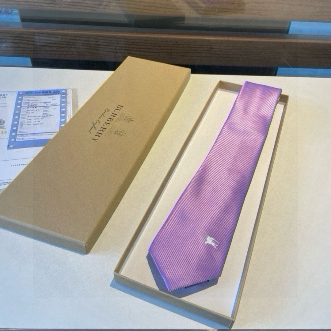 👔👔 Tie showcases exquisite craftsmanship and fashionable elegance