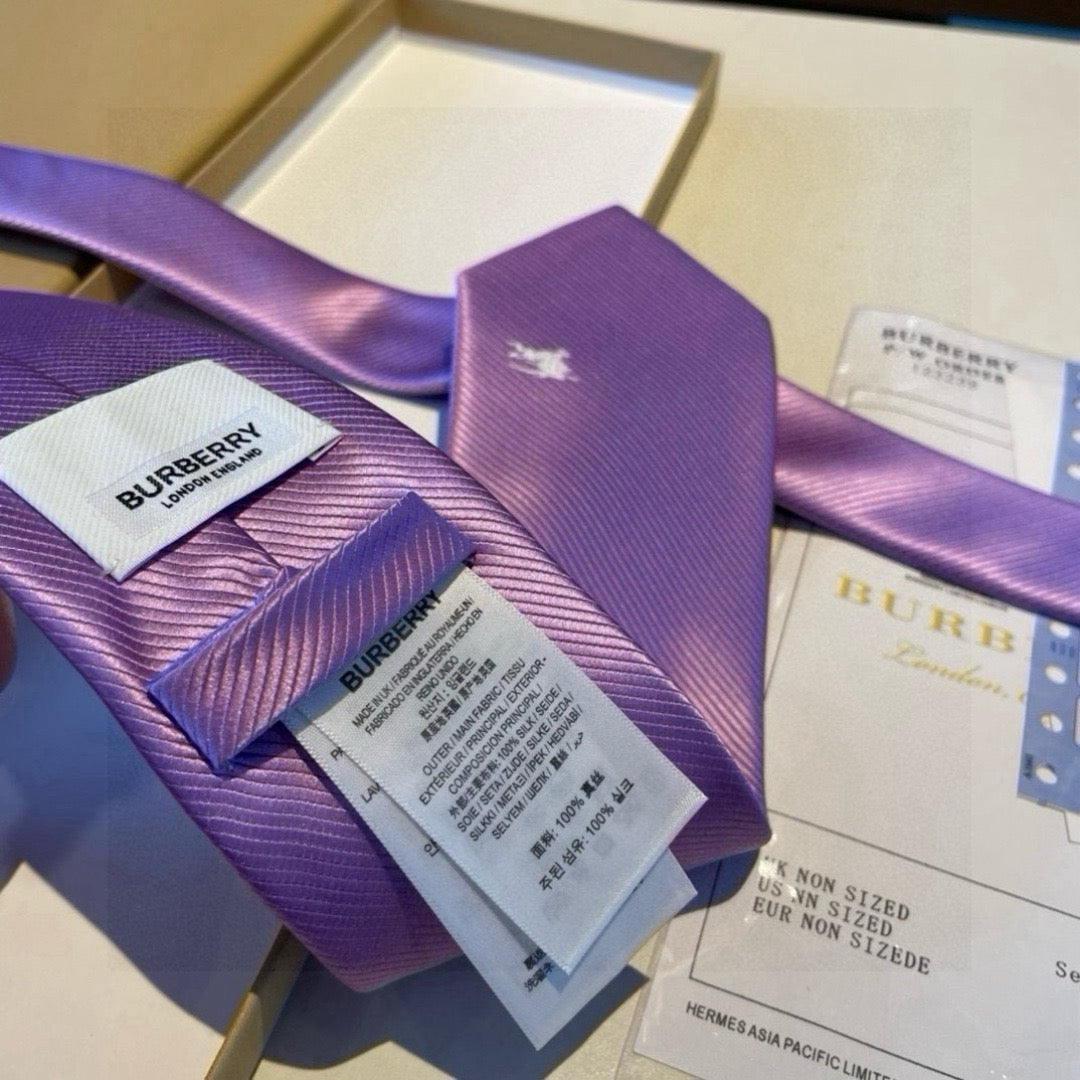 👔👔 Tie showcases exquisite craftsmanship and fashionable elegance