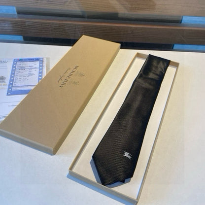 👔👔 Tie showcases exquisite craftsmanship and fashionable elegance