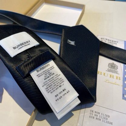 👔👔 Tie showcases exquisite craftsmanship and fashionable elegance